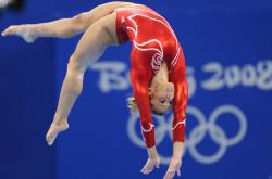 开云体育app-福克斯单骑闯关撕裂防守，广厦窒息式攻击波终结广东王朝余威