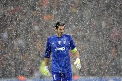 开云体育入口-昨夜双星闪耀，雄鹿稳如磐石，布伦森在意甲赛场完美接管