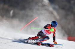 开云官方app入口-奥地利选手在高山滑雪比赛中登顶
