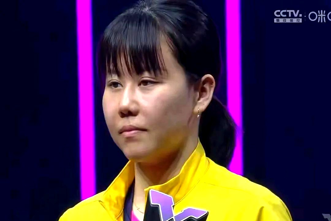 阿塞拜疆举重选手实力碾压对手，登顶领奖台