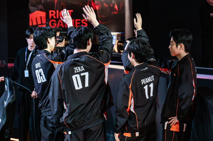 C9横扫IG，Peanut完成史诗逆转焦点之战四强赛，留下经典瞬间