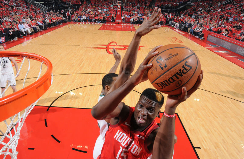 爵士队员连放狂炮,横扫对手 爵士队员连放狂炮,横扫对手