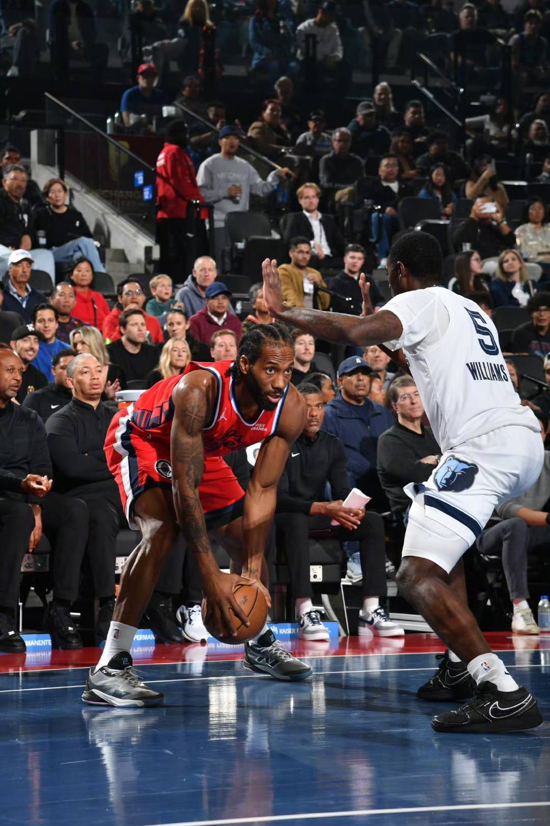 广东队逆转快船,伦纳德带队取胜 广东队逆转快船,伦纳德带队取胜