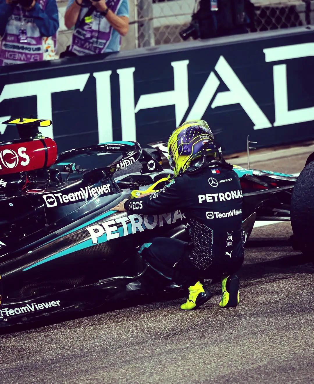 威廉姆斯完胜梅赛德斯，汉密尔顿统治全场的简单介绍