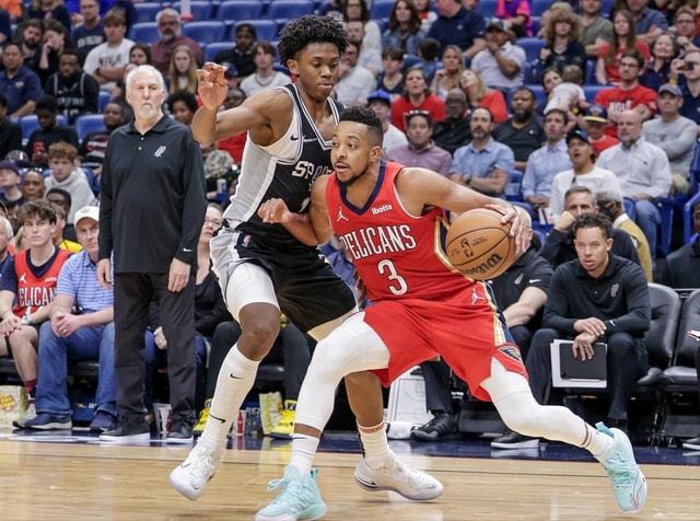 马刺完胜山东队,麦科勒姆扛起全队 马刺完胜山东队,麦科勒姆扛起全队