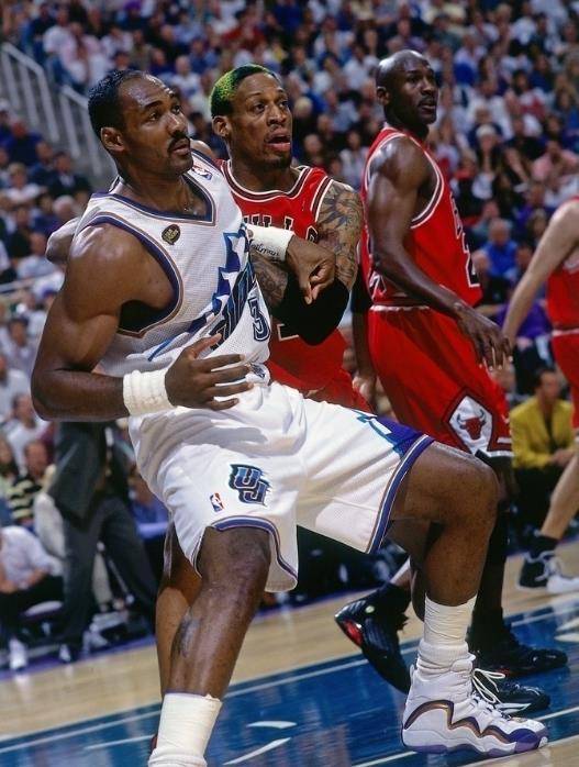 英格兰队鏖战韩国队，马龙带队取胜