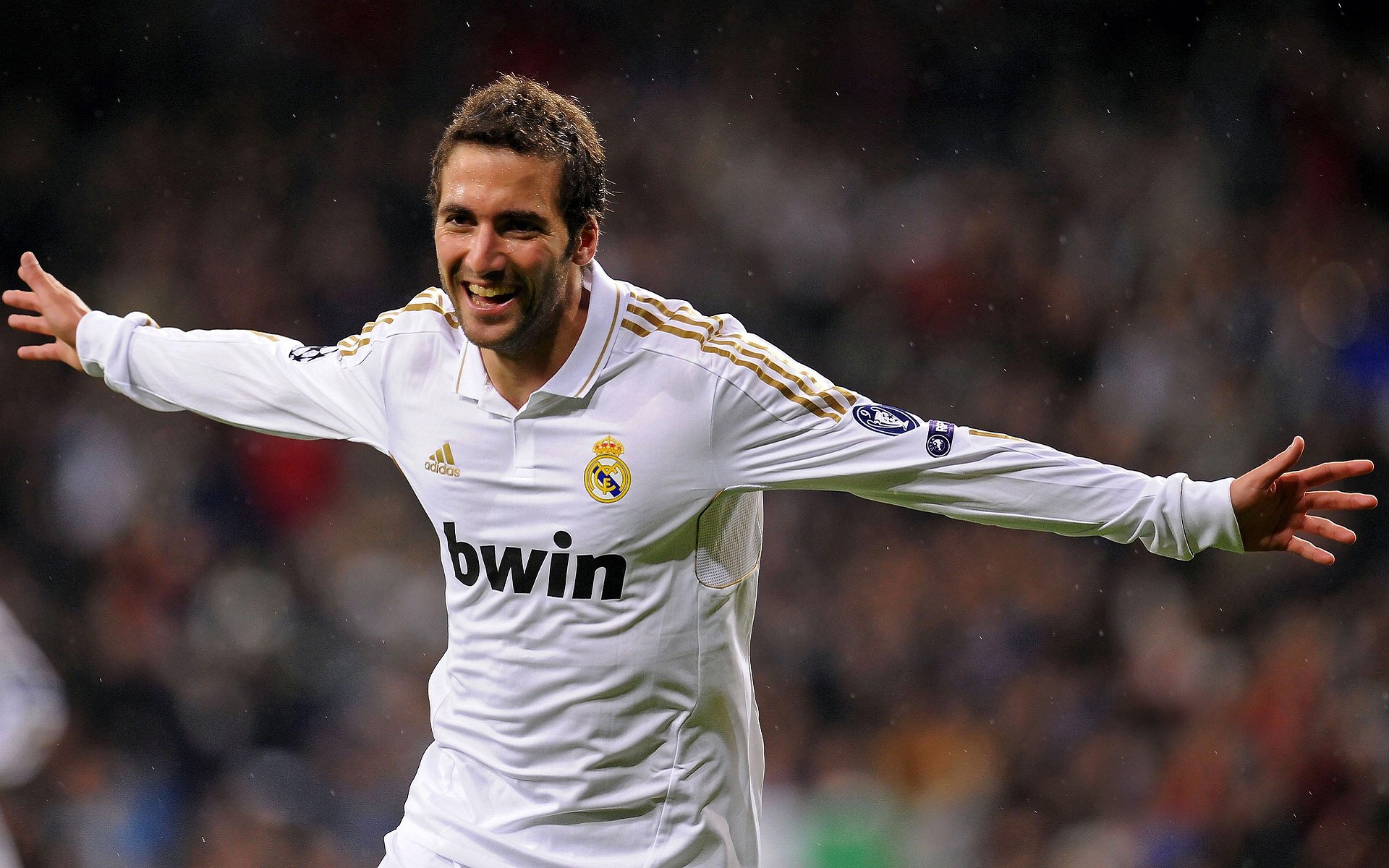 硬仗中的传奇，阿圭罗关键一击助贝蒂斯力克阿根廷